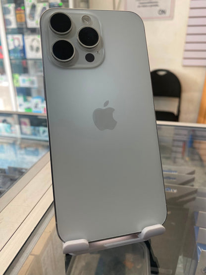 Apple iPhone 15 Pro Max Blanco Titanio, USADO